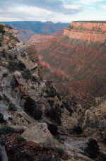 grandcanyon14-long-way-down.jpg (351708 bytes)